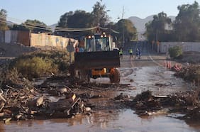 Lluvias estivales provocan anegamientos, evacuación de personas y una veintena de viviendas afectadas en Antofagasta y Atacama