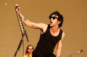 Festival de Malasia demanda a The 1975 después de que su vocalista besara a un compañero de banda