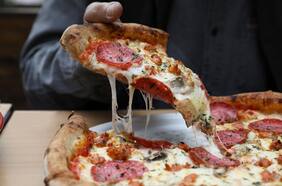 Día de la Pizza: tres lugares para celebrar con festín de pizzas y comer todas las quieras