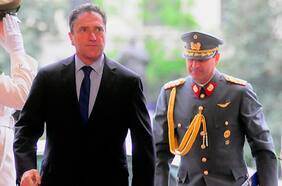 José Antonio Gómez, exministro de Defensa: “Una bala de guerra disparada en una zona urbana puede tener consecuencias gravísimas”