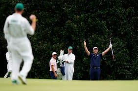 Jon Rahm y su tiro imposible en las rondas de práctica del Masters