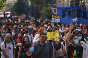 Estudiante del Liceo 7 de Ñuñoa se encuentra en riesgo vital tras golpiza durante marcha Confech: Ministerio del Interior anuncia querella contra quienes resulten responsables