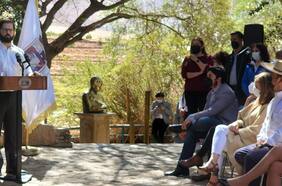 Boric celebra el día del libro junto a niños de Coquimbo y dona un ejemplar de “Desolación” al Museo Gabriela Mistral