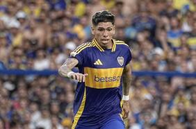 Carlos Palacios lidera la primera victoria de Boca Juniors en el torneo y se marcha de la Bombonera con una estridente ovación