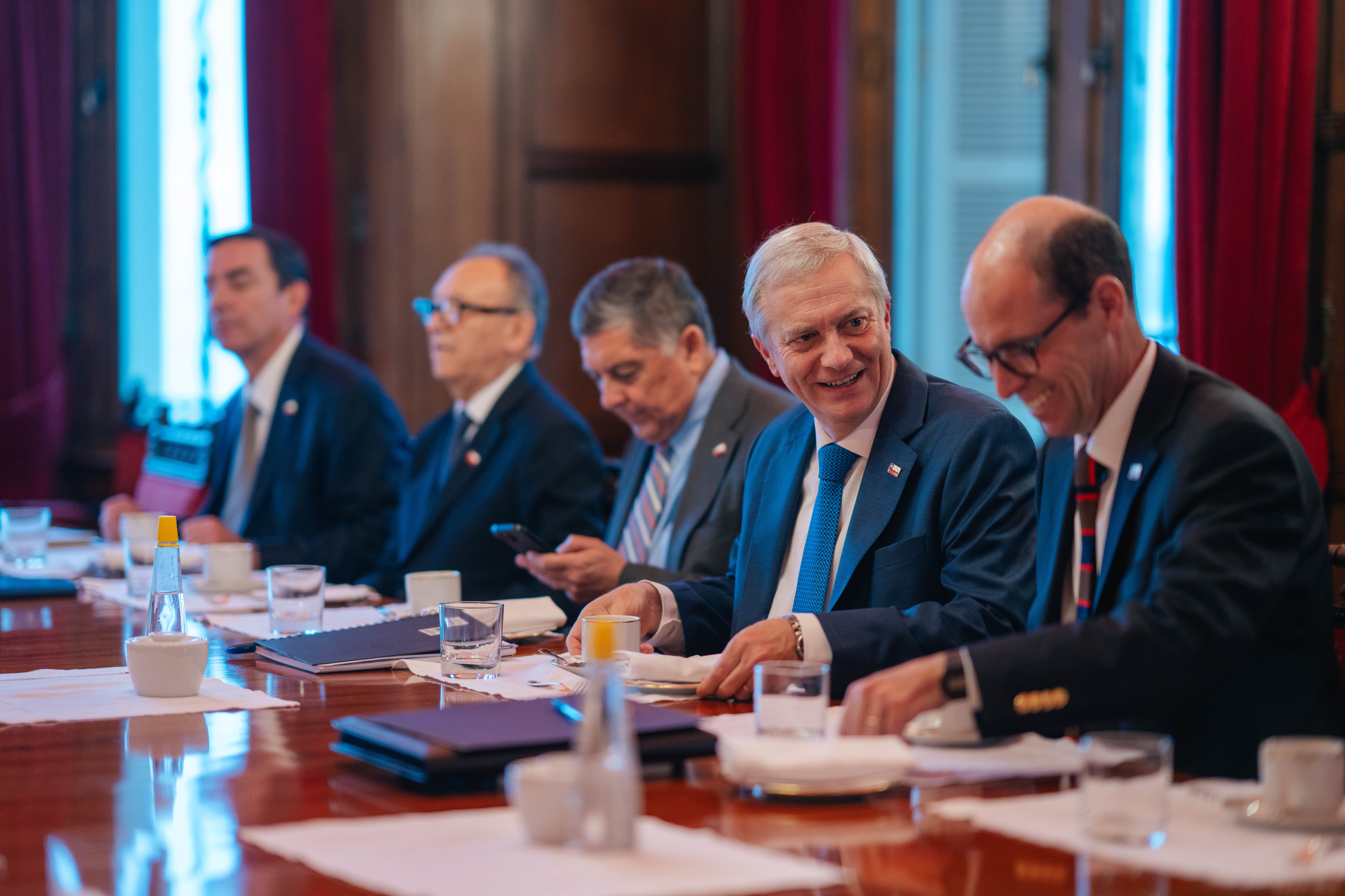 En medio de análisis para retirar reforma: Kast se reúne con parlamentarios para negociar agenda de seguridad