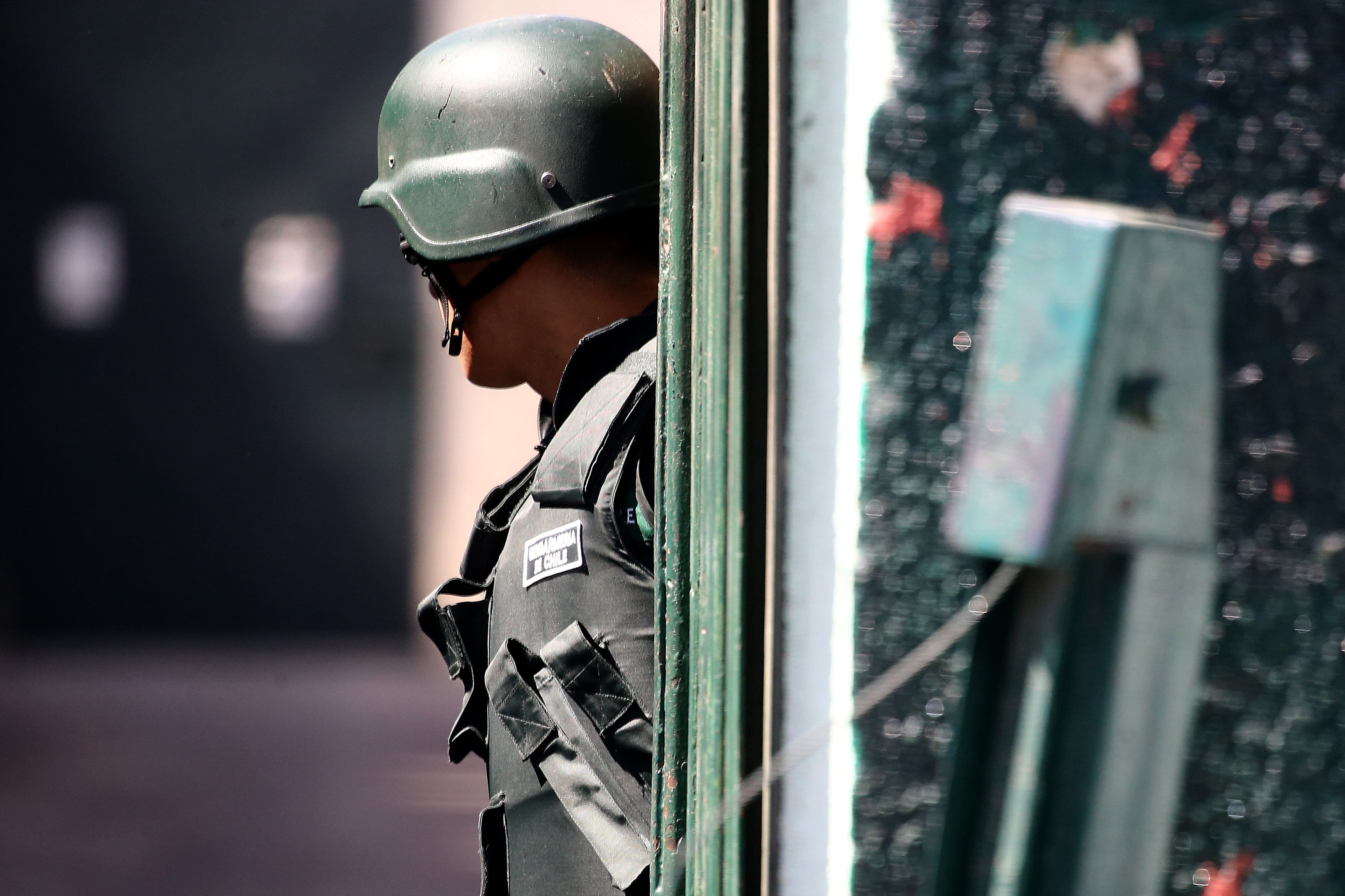 Entre ellos cuatro gendarmes y un exmilitar: detienen en operativos en tres regiones a nueve imputados por corrupción