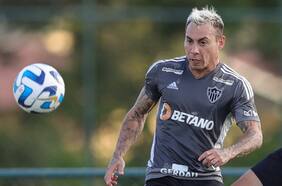 Eduardo Vargas sufre lesión en Brasil y será baja por varias semanas en el Atlético Mineiro