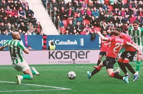 Su séptimo partido sin ganar en LaLiga: el Betis de Manuel Pellegrini iguala con el Osasuna y compromete la Champions