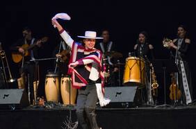 Aprende a bailar cueca desde tu casa con los bailarines del Bafochi