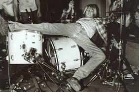 Apetito por la destrucción: el día en que Nirvana casi incendió su propio bus de gira