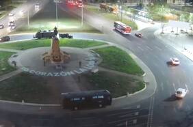 “Destruir en nuestro corazón la lógica del sistema”: la trastienda del poema proyectado ayer en Plaza Italia