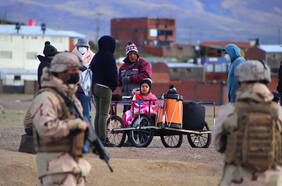 Tohá descarta “perdonazos” de expulsados y dice que problema de reconducción hacia Bolivia “se resuelve con acuerdos bilaterales”