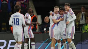 Darío Osorio se queda con las ganas: Crystal Palace golea sin el chileno en su estreno por la Europa League