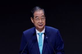 La oposición surcoreana planea destituir al presidente en funciones Han Duck-soo, según un líder opositor