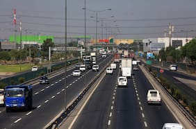 Vespucio Norte anuncia cierre de tres pistas y desvío en tramo de autopista tras desprendimiento de material bajo la calzada