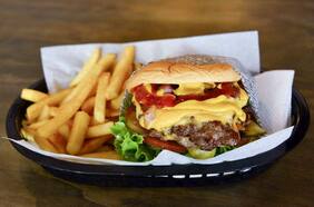 Venta de comida rápida sigue en nivel prepandemia, pero crecimiento se desacelera frente a trimestres previos