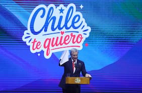 “Otra cosa era con guitarra”: La paya de Kast en su debut en las fondas del Parque O’Higgins