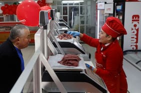 Carnes, papas y pasajes aéreos empujan el IPC de agosto a 0,6%, por sobre todas las proyecciones