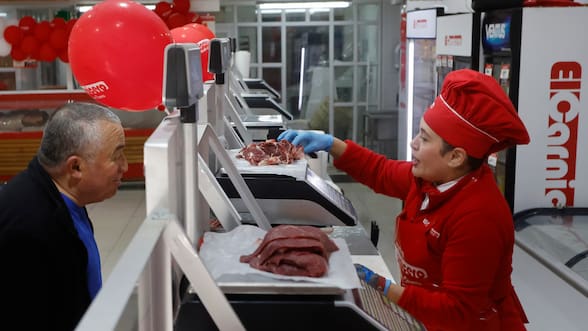 Carnes, papas y pasajes aéreos empujan el IPC de agosto a 0,6%, por sobre todas las proyecciones