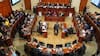 Altisonante debate por recortes presupuestarios