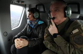 Ministra Tohá realiza sobrevuelo por zonas afectadas por sistema frontal en la RM