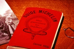 La Guía Michelin cumple 125 años: ¿Sabías que su origen tiene que ver con los automóviles?
