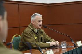 Nuevo general director de Carabineros realiza primera reunión con el alto mando y ya hay fecha para la ceremonia de traspaso con Yáñez