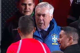 Lo fue a buscar al vestuario: el tenso cruce entre Ancelotti y Garay tras el polémico triunfo de Bolivia ante Brasil