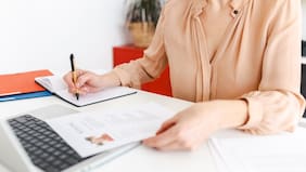 El empleo de personas en puestos bajo sus calificaciones genera un efecto negativo de más de 2 puntos en el PIB chileno