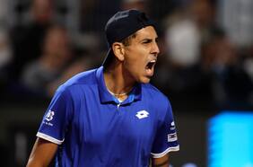 Alejandro Tabilo despega en Montecarlo: el chileno repite su hazaña de Roma y vence a Novak Djokovic
