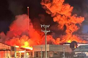 Siniestro consume bodegas de frutas en Collipulli: policía investiga su origen