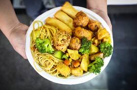 Okinawa: una picada vegana con sabores taiwaneses en plena Alameda