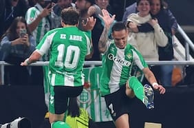 Al Betis de Manuel Pellegrini le alcanza con una ráfaga para vencer al Lyon y encaramarse en la Europa League