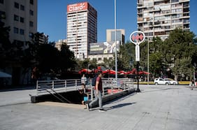 Metro reabre acceso a estación Baquedano por Línea 1 tras más de cuatro años de su cierre por el estallido social