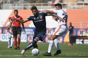 Cobresal le perdona la goleada a una U desastrosa