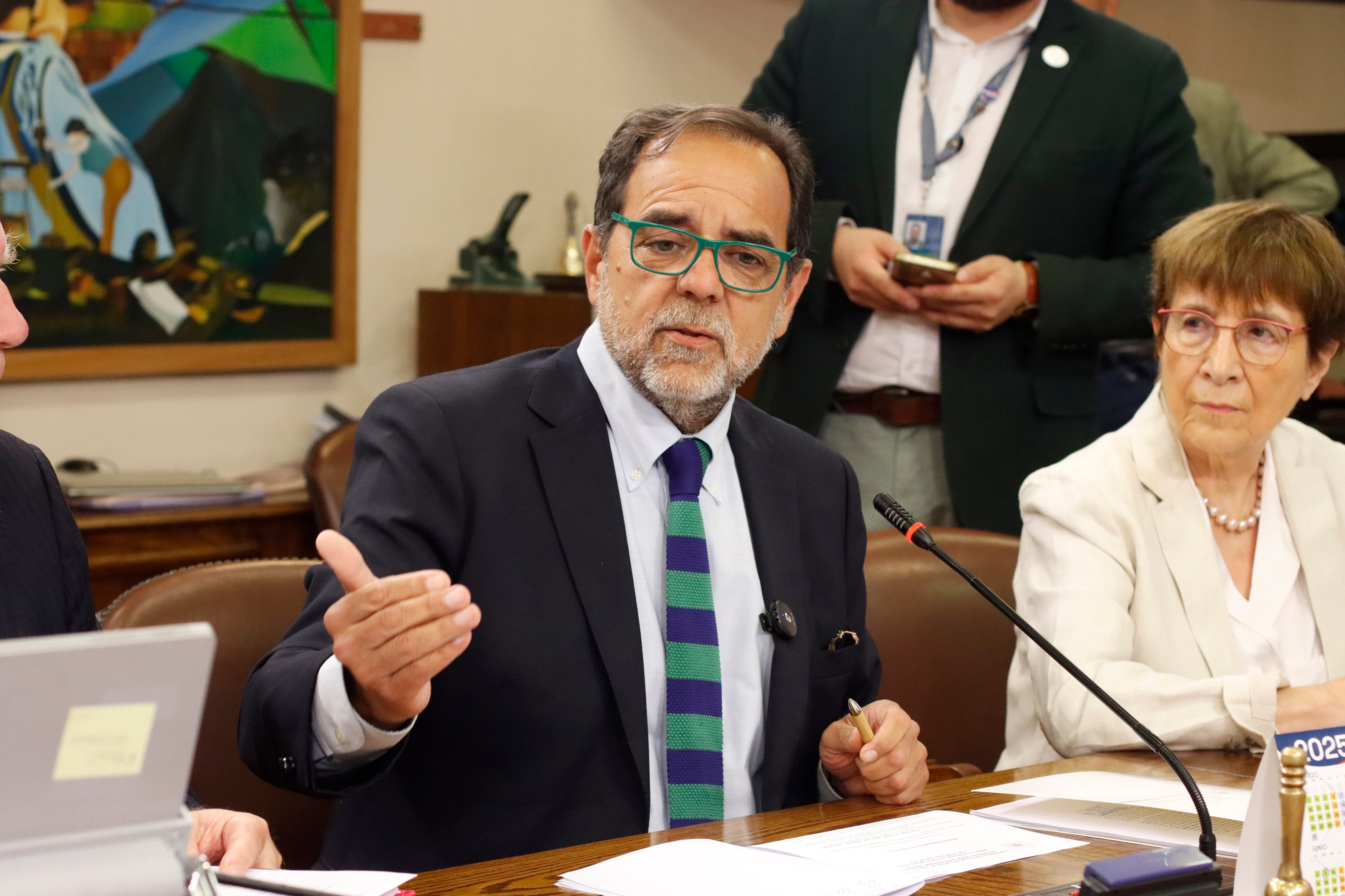 "Creo que los fiscales pueden llegar al fondo, otro organismo no": diputado Mulet (FRVS) explica querella por eventual fraude en Codelco