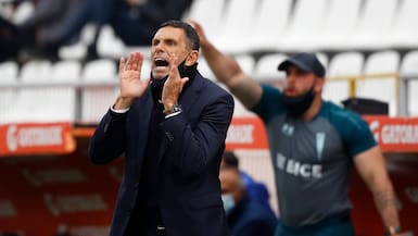 “Echamos a tres jugadores o me voy yo”: Gustavo Poyet desclasifica diálogo con Juan Tagle que derivó en su salida de la UC