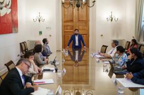 Toro fija reunión con colaboradores de Piñera y Bachelet tras la primera sesión del Comité de Reconstrucción por incendios