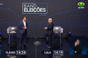 Corrupción, narcotráfico y ataques familiares: Lula y Flávio Bolsonaro se enfrentan en su primer debate a una semana del balotaje en Brasil
