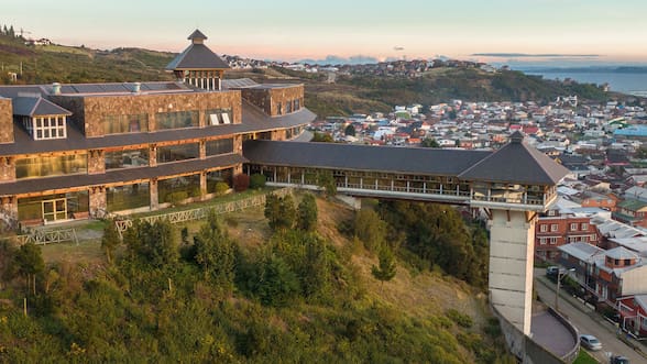 Inédito encuentro universitario reúne a empresarios, pescadores y sociedad civil en Puerto Montt