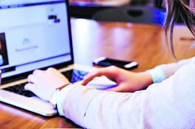 Columna de Pablo Galaz y Alejandro Barros: Digitalización de trámites del Estado: gran avance con desafíos pendientes