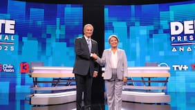 Kast dice que renunciará a militancia en el Partido Republicano de ganar segunda vuelta y Jara reafirma que saldrá de PC si triunfa en balotaje