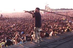 Golpes, violaciones y destrucción: Limp Bizkit en Woodstock 99