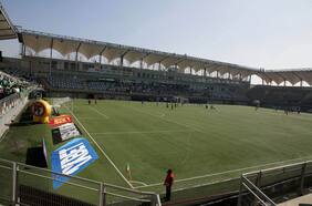 El fútbol busca estadios donde lo dejen jugar