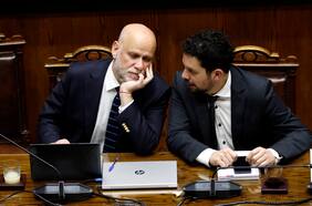 Molestia contra Elizalde crece en la oposición ante fallido intento del gobierno para torpedear reforma de voto obligatorio