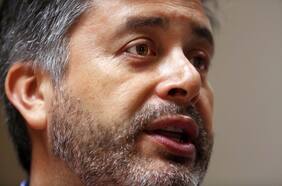 Abogado de juez Daniel Urrutia tras críticas del gobierno: “No existe un conflicto de interés”