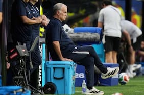 “De locos”: prensa internacional ironiza con el difícil presente del Uruguay de Marcelo Bielsa tras el empate ante Cabo Verde
