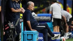 El enojo de Bielsa tras el duelo ante Arabia Saudita por insólita pregunta por su pose en la foto del Mundial: “No soy modelo”