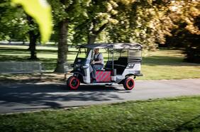 Audi electrificará los famosos tuk-tuk con baterías del e-tron
