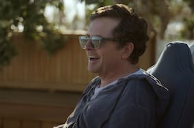 El regreso de Michael J. Fox: liberan imágenes de su rol en serie con Harrison Ford y Jason Segel